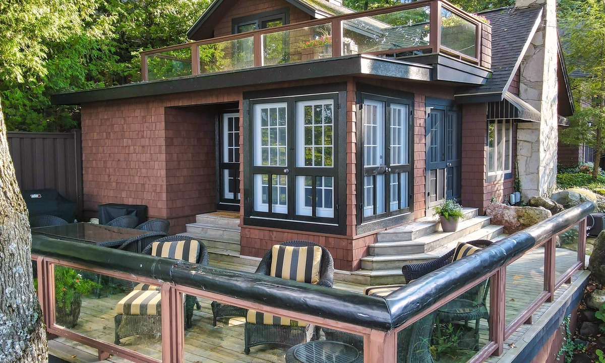 Charlevoix House | Black Duck-located on the S. Arm of Lake Charlevoix, Private dock and hot tub