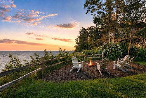 South Haven House | Blackstone on the Bluff with Lake Views Historic Home Family Friendly