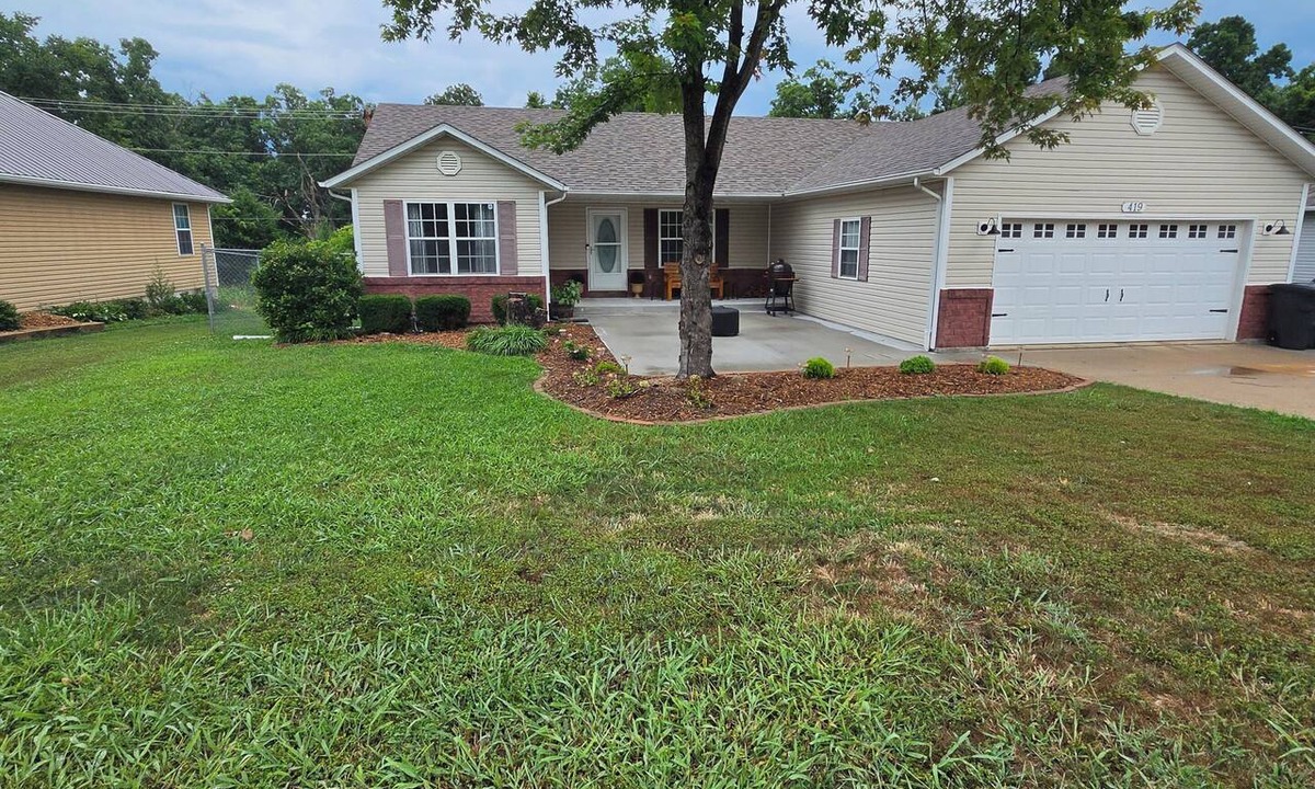 St. Robert House | Blue heron INN 3-bedroom home 2.2miles from FLW!