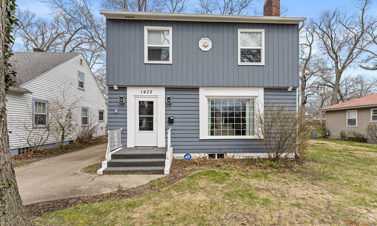 Muskegon House | Blue Paw Retreat | Pet Friendly Stay Near Lake Michigan Beaches & Golf