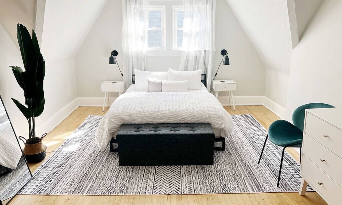 Lower East Side House | Brady St - Secret Garden - Fire Pit - Chic Victorian - Family Friendly