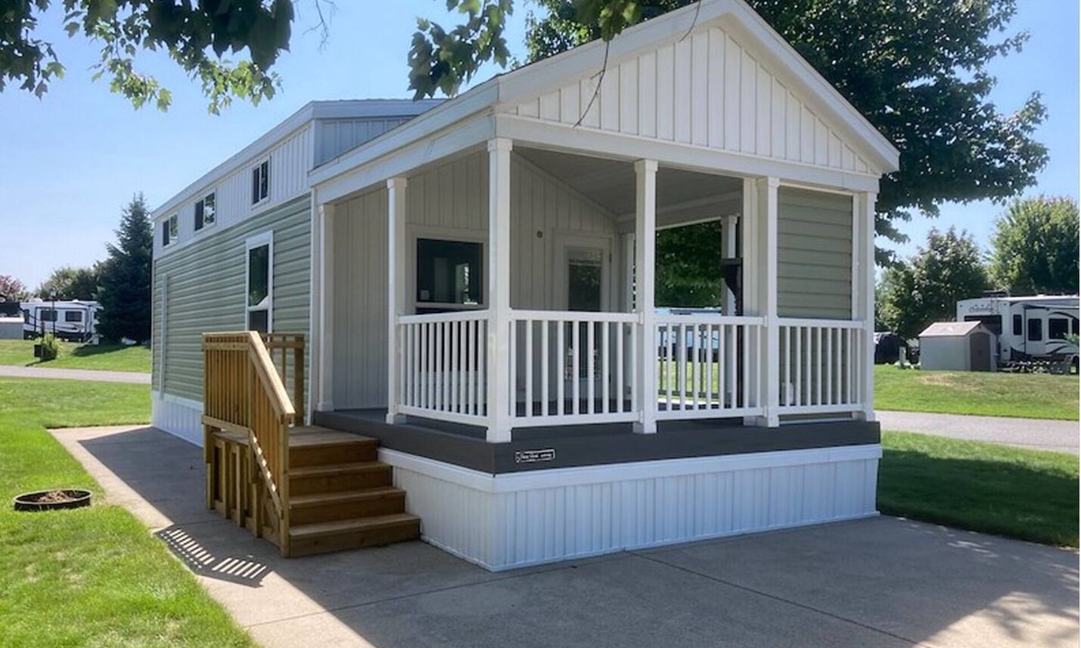 Silver Lake RV Rental | Brand New 1 Bed/1 Bath + Sleeping Loft Tiny House at Sun Retreats Campground