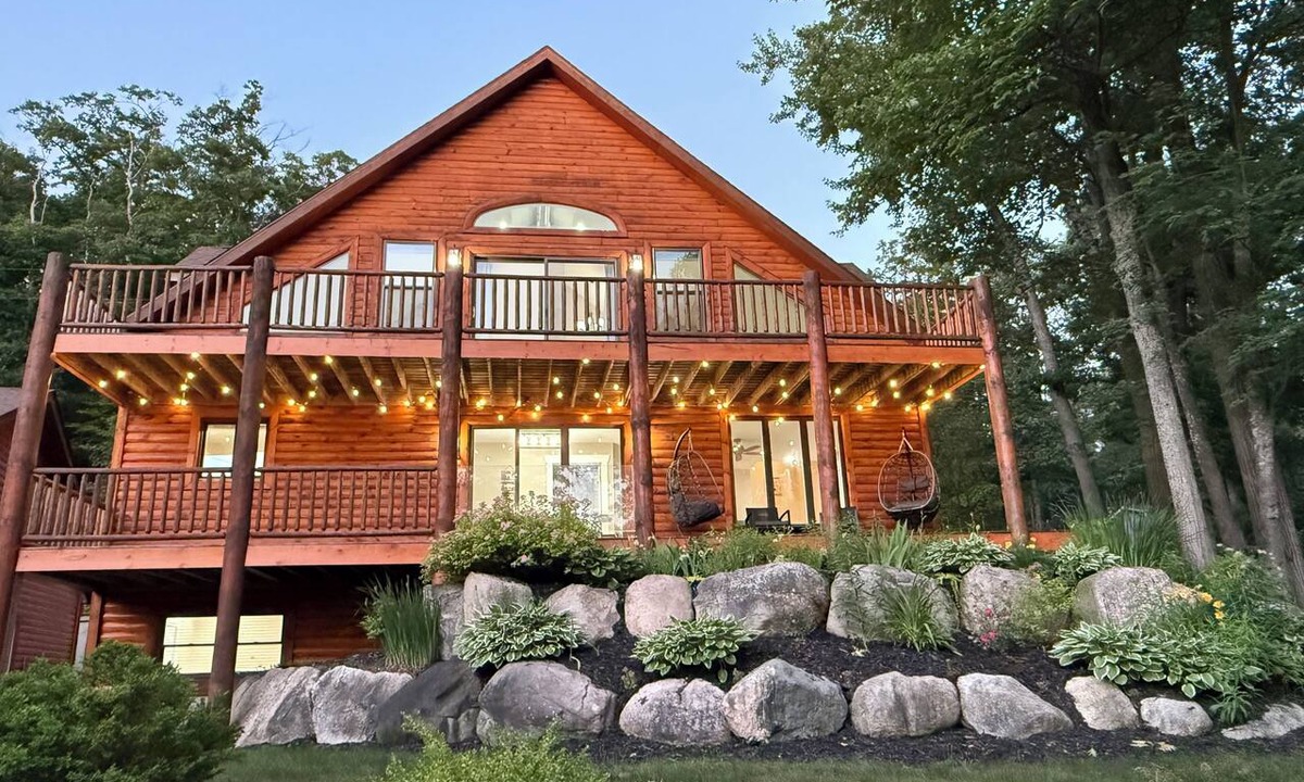 Gaylord House | Brand new Luxury Lakeview Chalet - 3BR/3BA - Sleeps 8, lake access