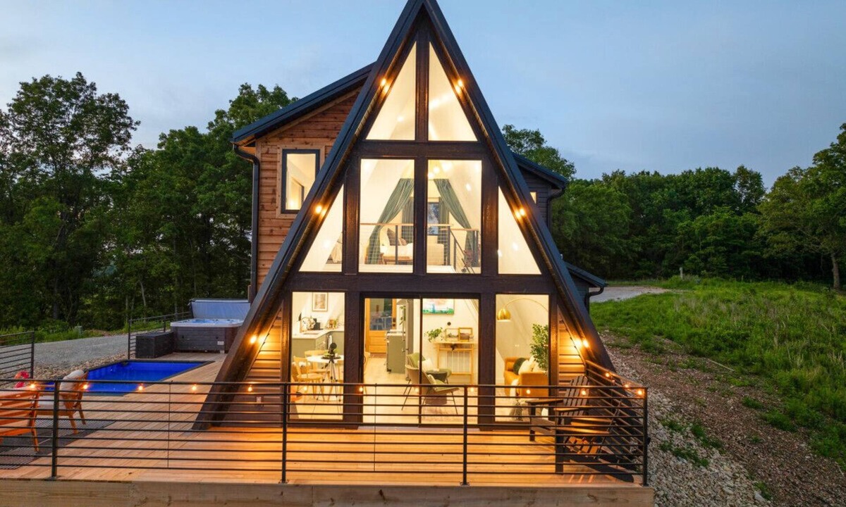 Omaha Ski Chalet | Branson Romantic Swimming Pool Mountain Lake Views
