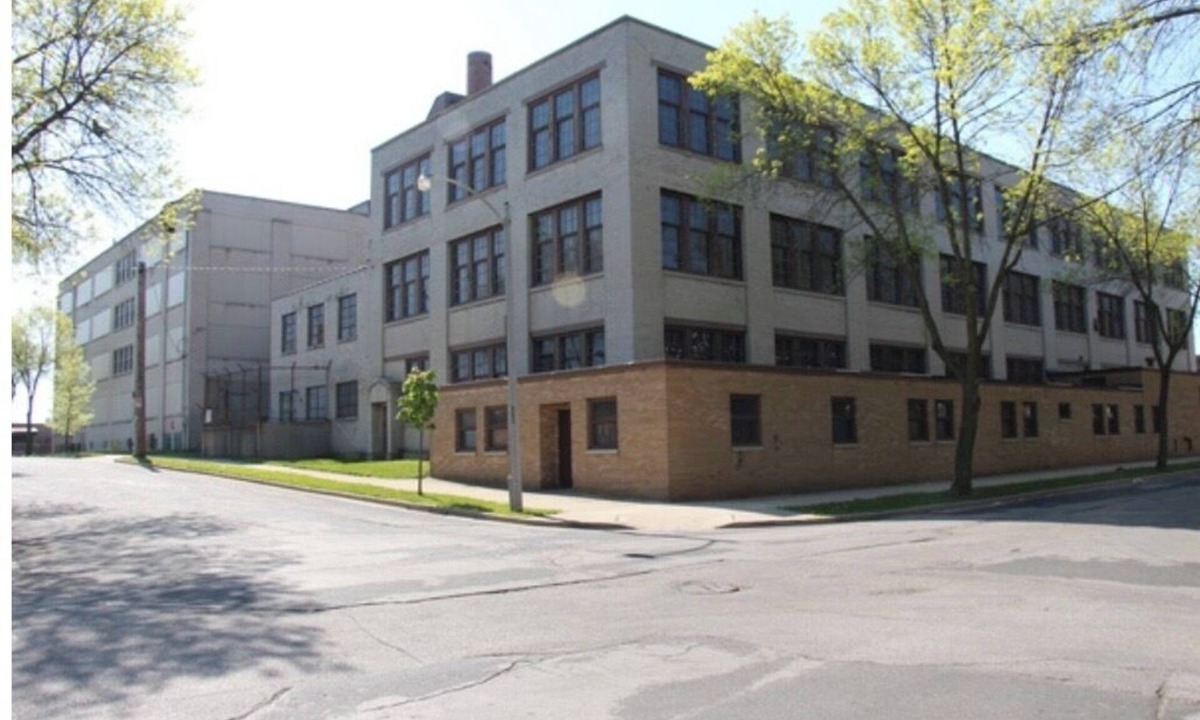 Milwaukee Apartment | Bright 2-bedroom apartment in wonderful Milwaukee area close to downtown