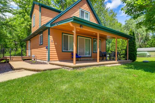 Brooklyn House | Brooklyn Cottage w/Dock - Steps To Wamplers Lake!