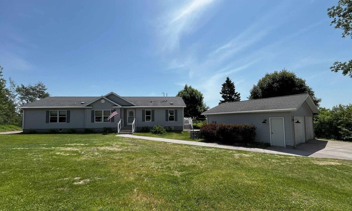 Allouez House | Bumbletown Scenic View Stay
