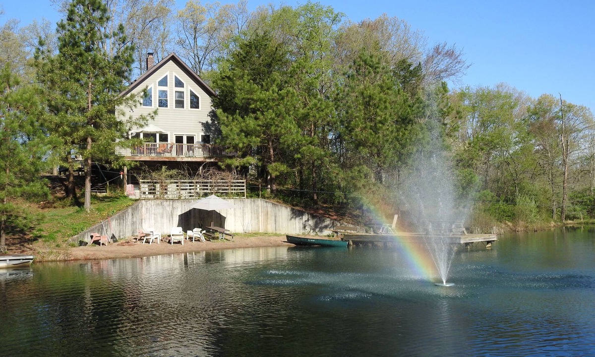 Carbondale House | Cabin #1 w/Private Beach 1 mi from Carbondale, IL and SIU