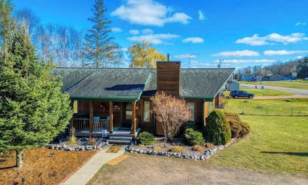 Lakewood Cabin | Cabin in Lakewood right on Snowmobile Trails!