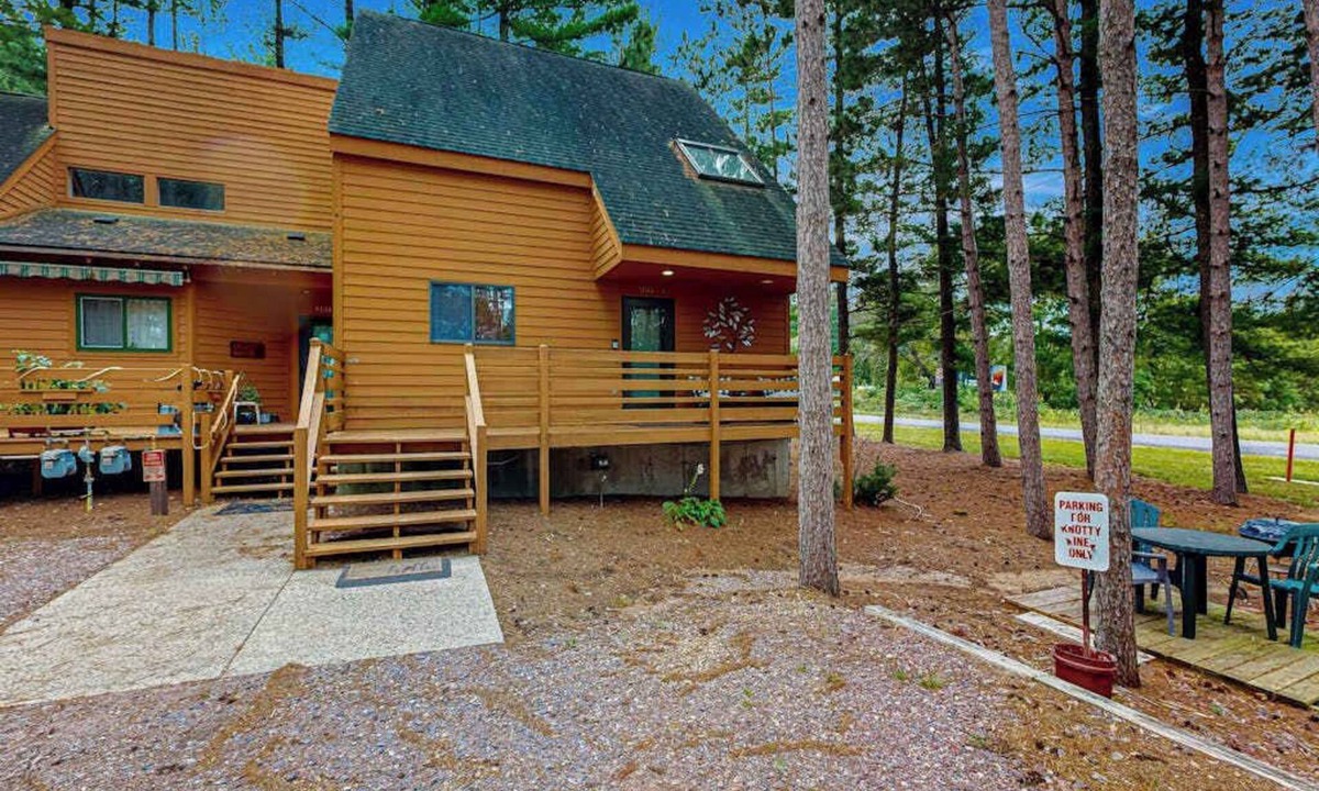 Wisconsin Dells House | Cabin Style Condo with shared pool, hot tub, golf, & much more!
