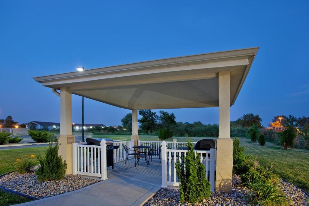 Merrillville Hotel | Candlewood Suites Merrillville by IHG