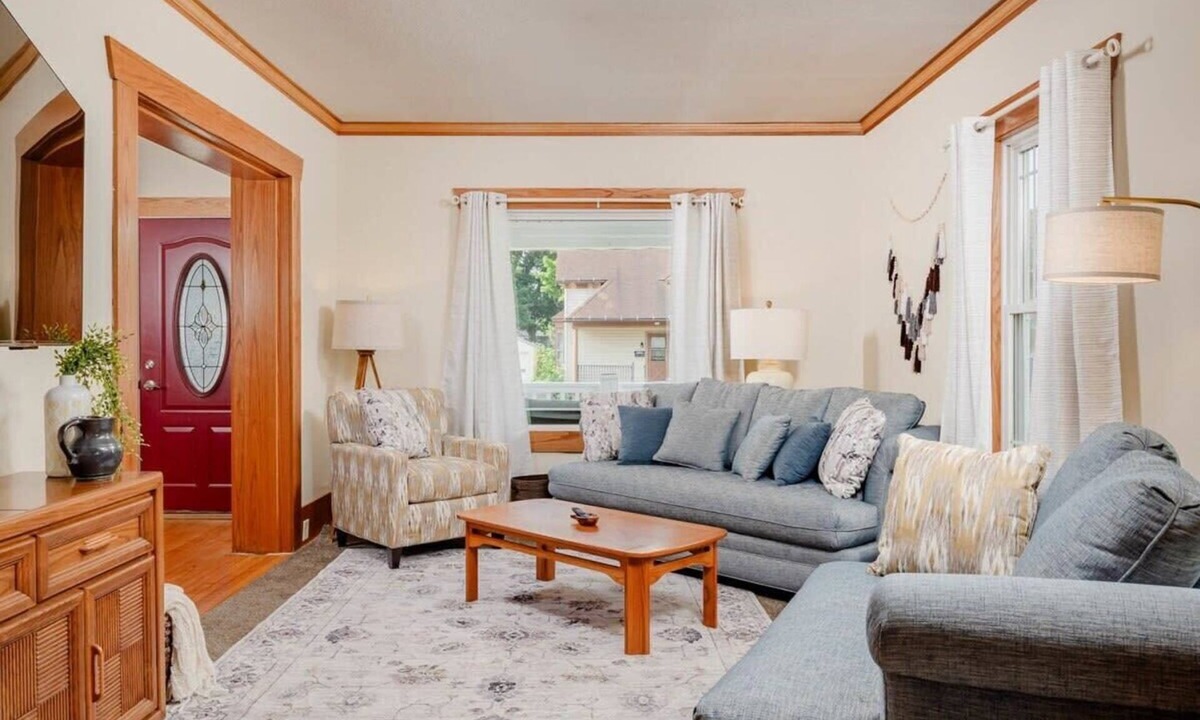 Oshkosh House | Centrally Located Home w/Yard & Fast WiFi