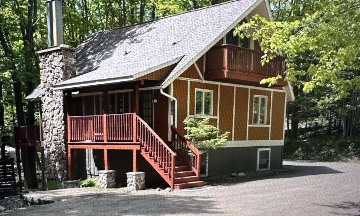 Stambaugh House | Chalet located in Ski Brule Village-Northwoods Cabin in Iron River MI