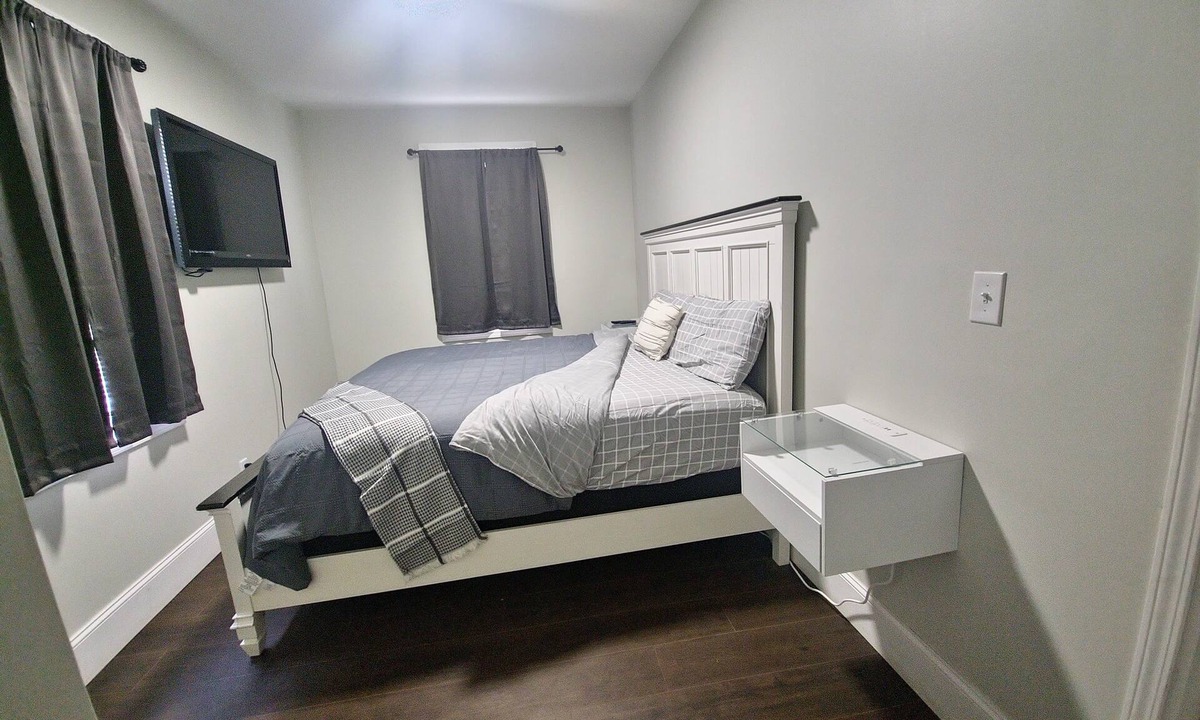 St. Louis Apartment | Charming 2-bedroom apartment in St. Louis with AC, WiFi, & in-unit laundry!