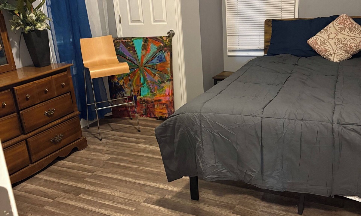 New Center Detroit Apartment | Charming 2-bedroom apartment with electric fireplace, WiFi & street parking
