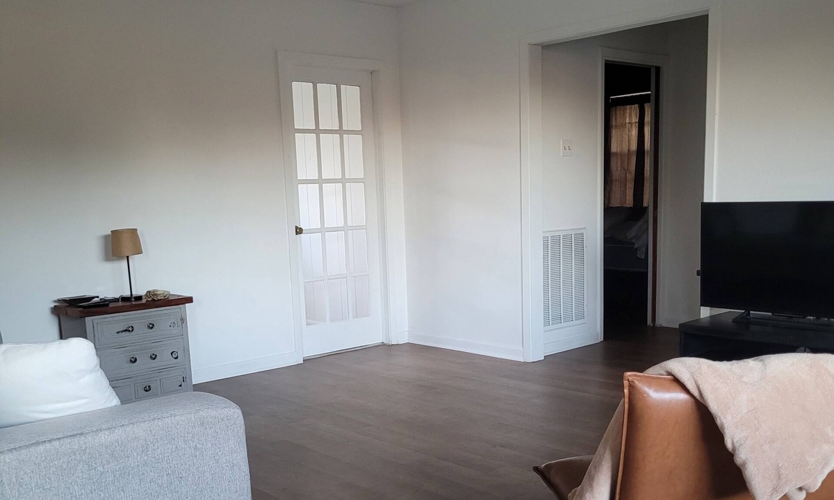Centreville House | Charming 2-bedroom townhome in wonderful Centreville with WIFI