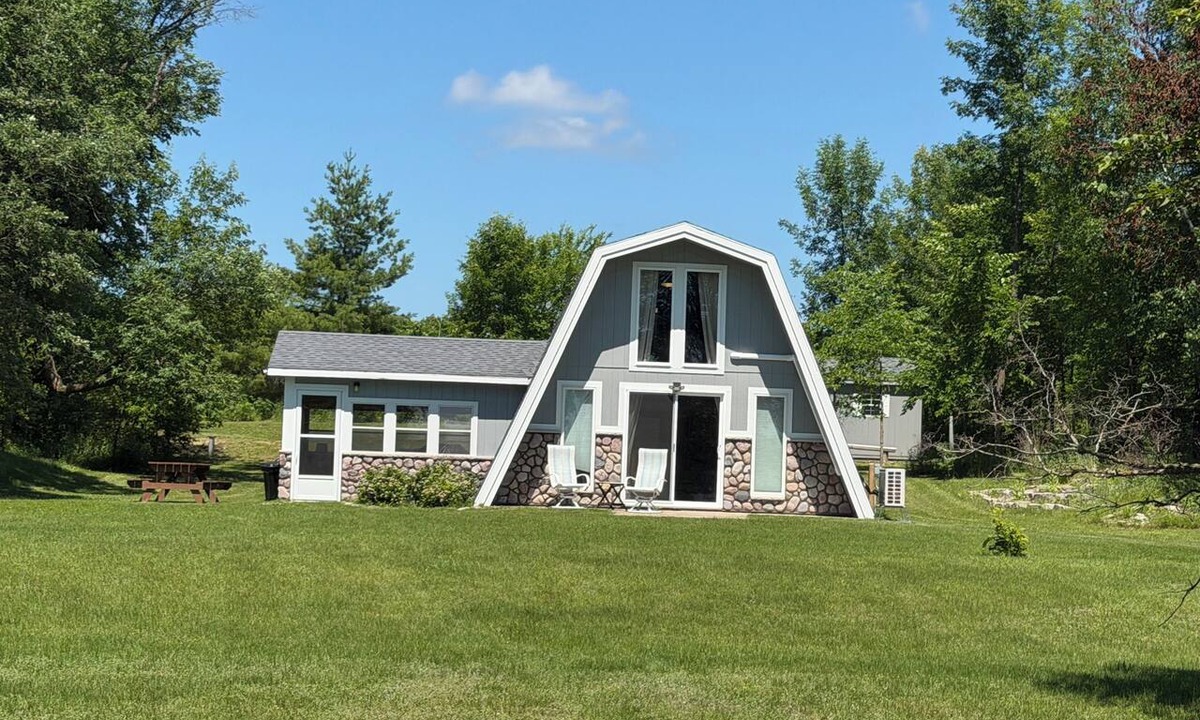 Puposky Cabin | Charming cabin on private Long Lake 12 mi NW Bemidji-AC sleeps 5-Dog-friendly