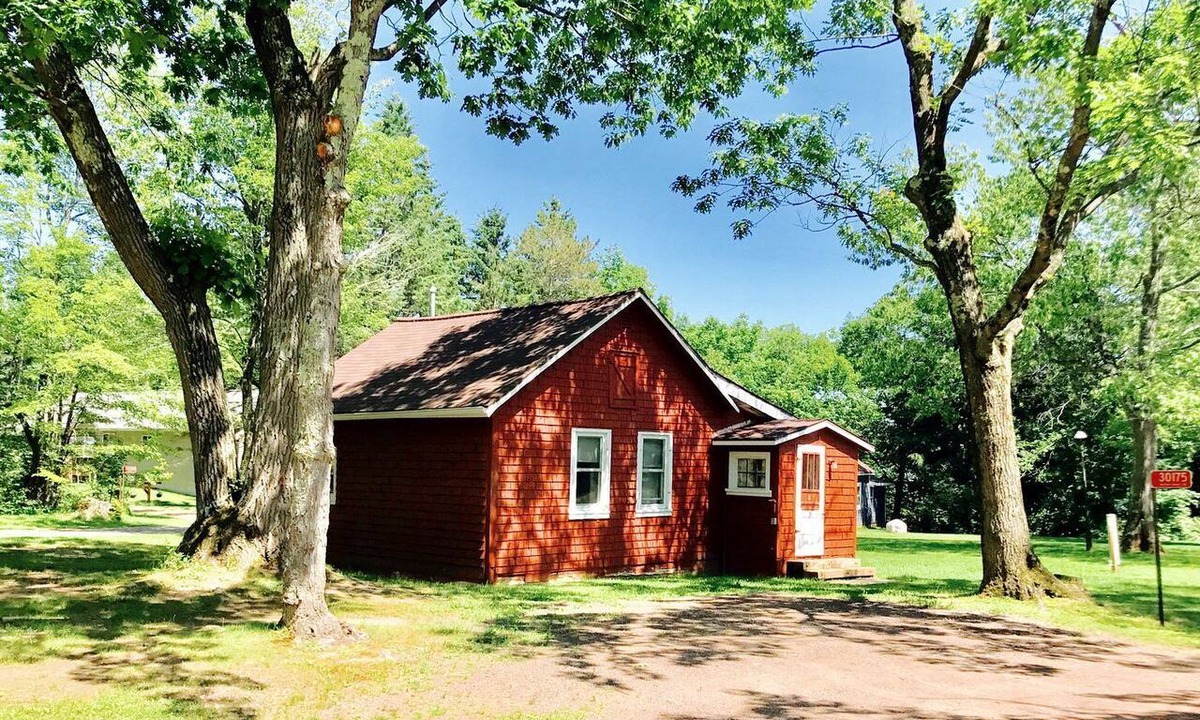 Ashland Cabin | Charming Lakeside Cabin Rental near Camp Nine Pines, Wisconsin