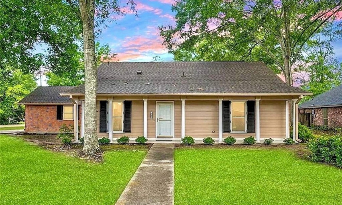 Hammond House | Charming & stylish Hammond residence located only 13 minutes away from SLU!