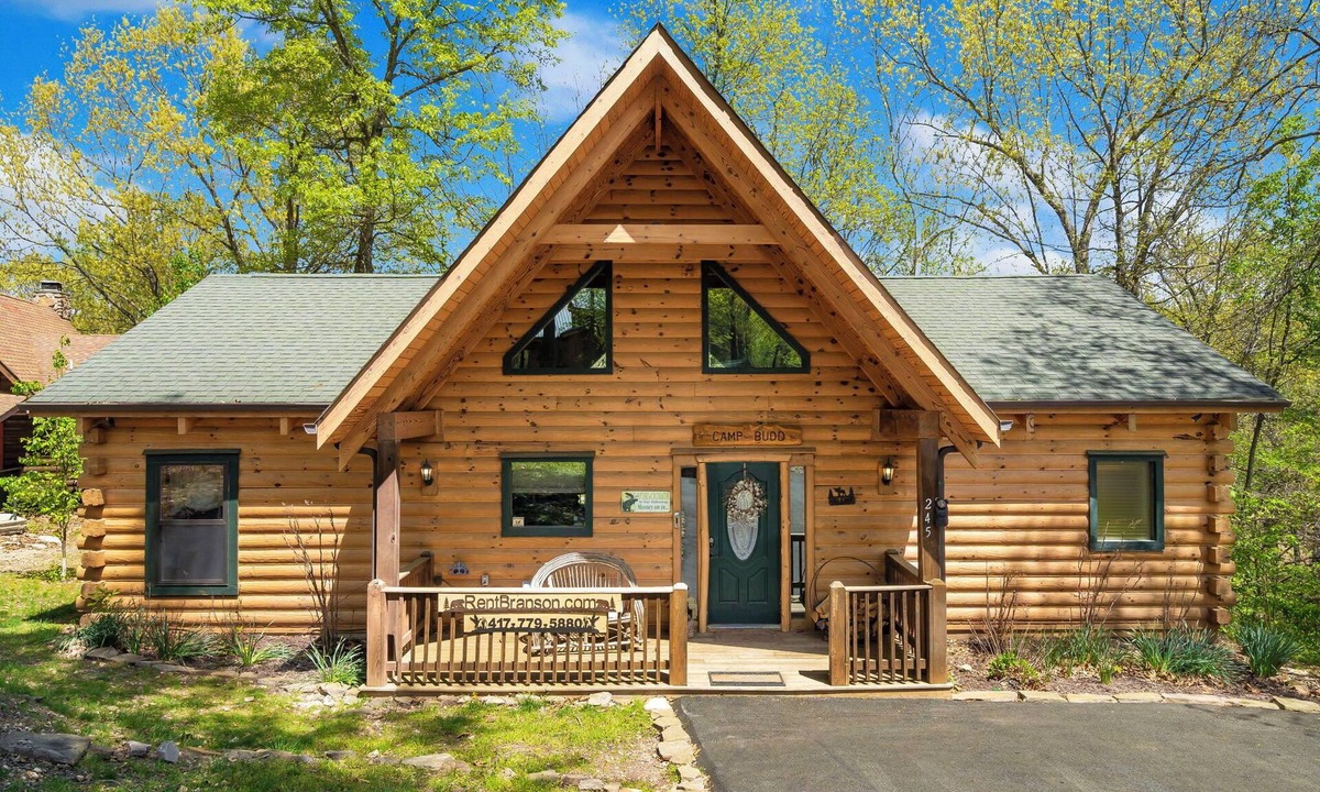 Branson Cedars Cabin | Charming Wood Log Cabin Private Hot Tub in Woods Wifi Fireplace Vaulted Ceilings Near Big Cedar
