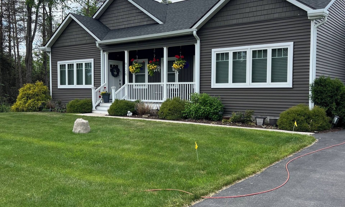 Cheboygan House | Cheboygan Michigan Escape – River Views & Adventure Nearby.