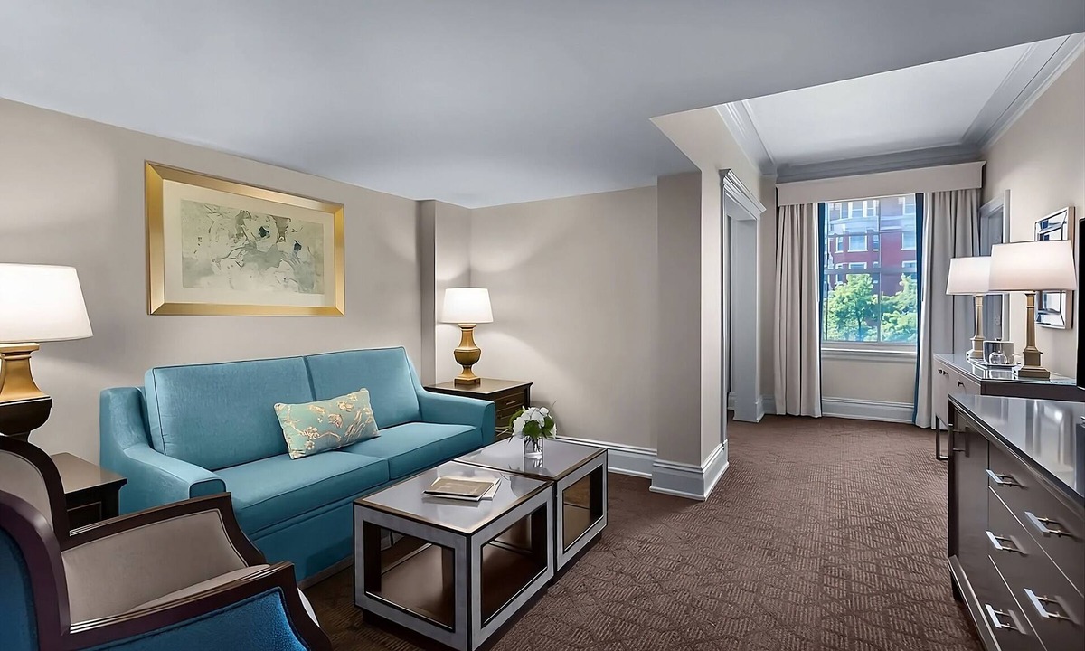 Central West End Apartment | Check Out The Most Iconic Barbershop in The Central West End! W/Parking, Pool!