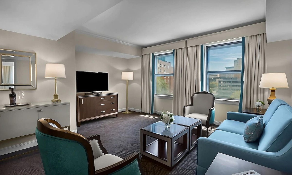 Central West End Apartment | Check Out The Most Iconic Barbershop in The Central West End! 2 Spacious Rooms