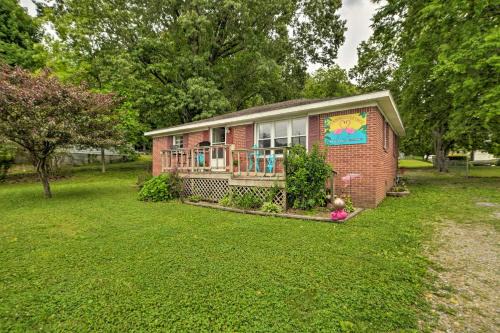Grand Rivers House | Cheerful Grand Rivers Cottage, 1/2 Mi to Lake
