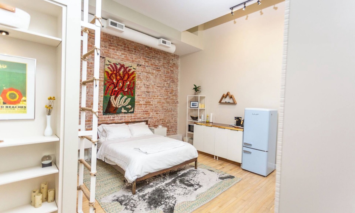 Old West Side Apartment | Chic Downtown Studio Loft - Jetted Tub, Walkable, Free Parking - STR26-1315