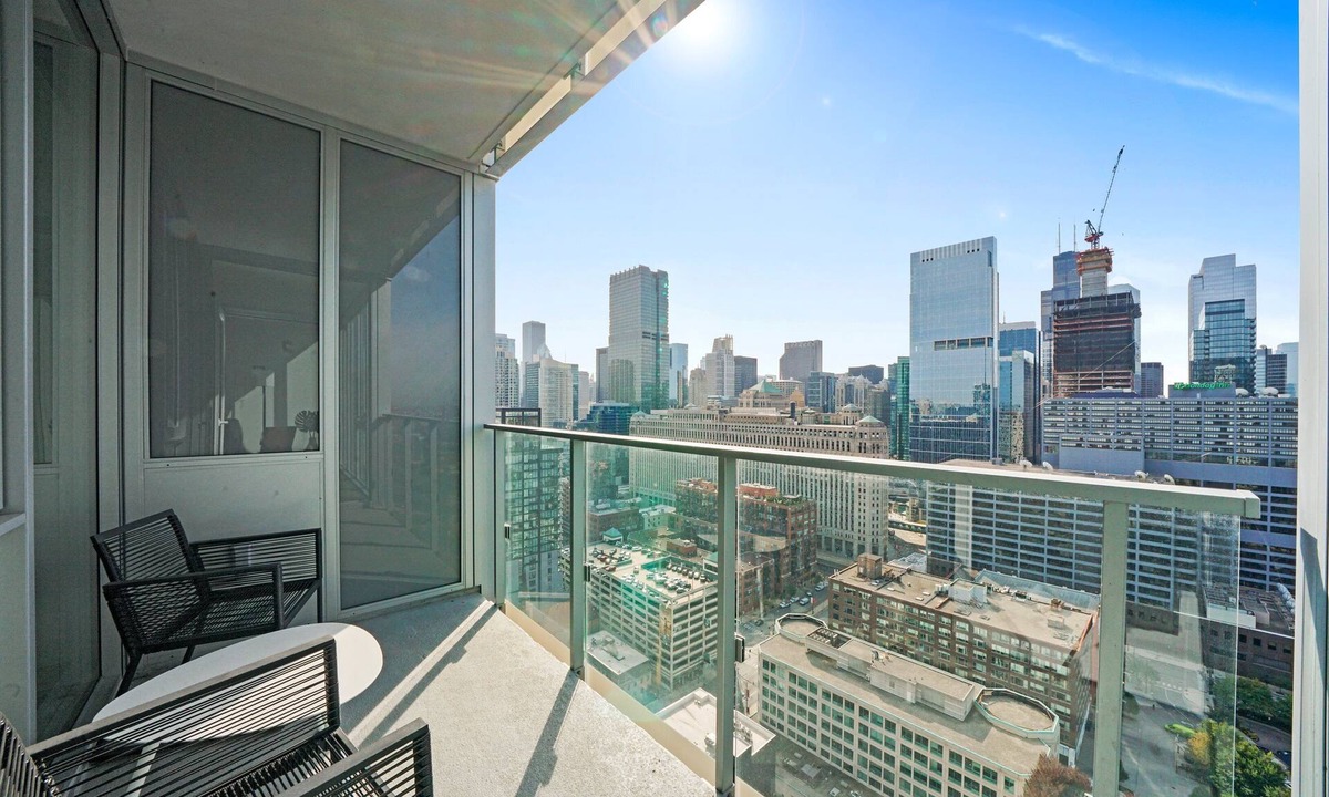 Killgubbin Apartment | Chic Stay in River North: Luxury Suites, Top Amenities, Near Arts & Nightlife!