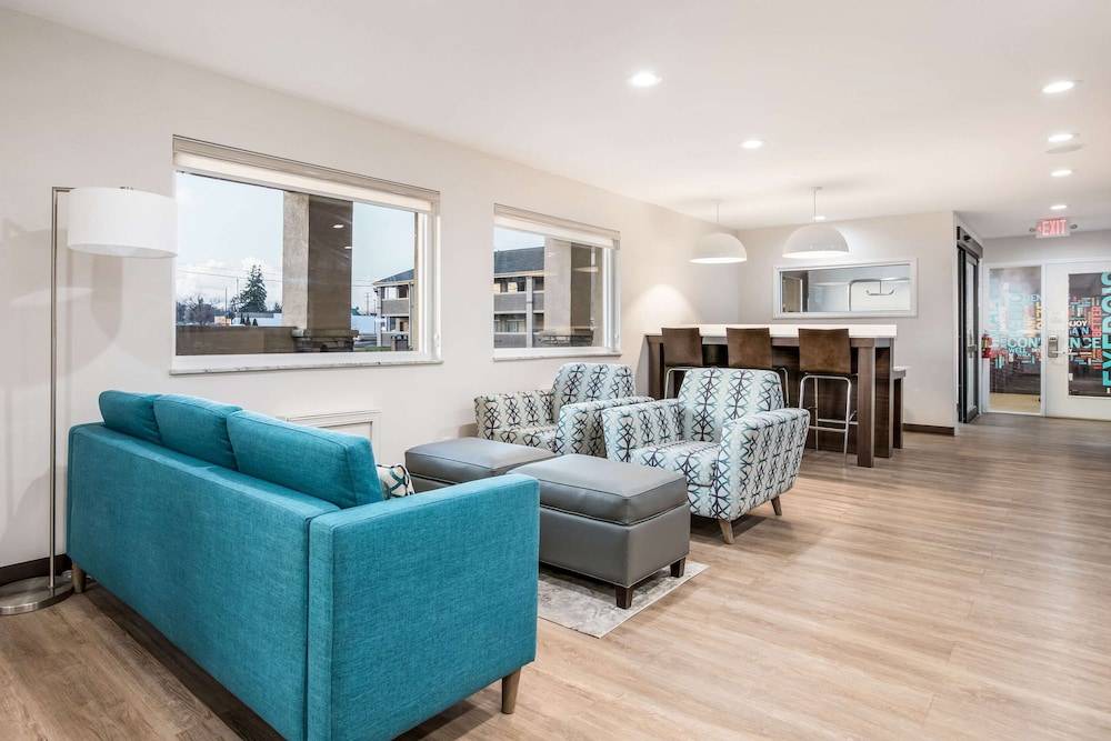 East Lansing Hotel | Clarion Pointe East Lansing University Area