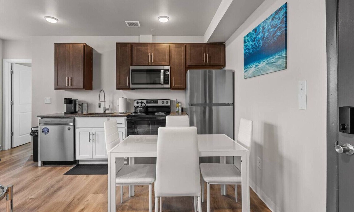 New Center Detroit Apartment | Classic 2BR Detroit's Sugar Hill