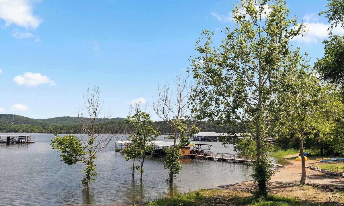 Jenkins Cabin | Clear Water Cabin · Table Rock Lakefront