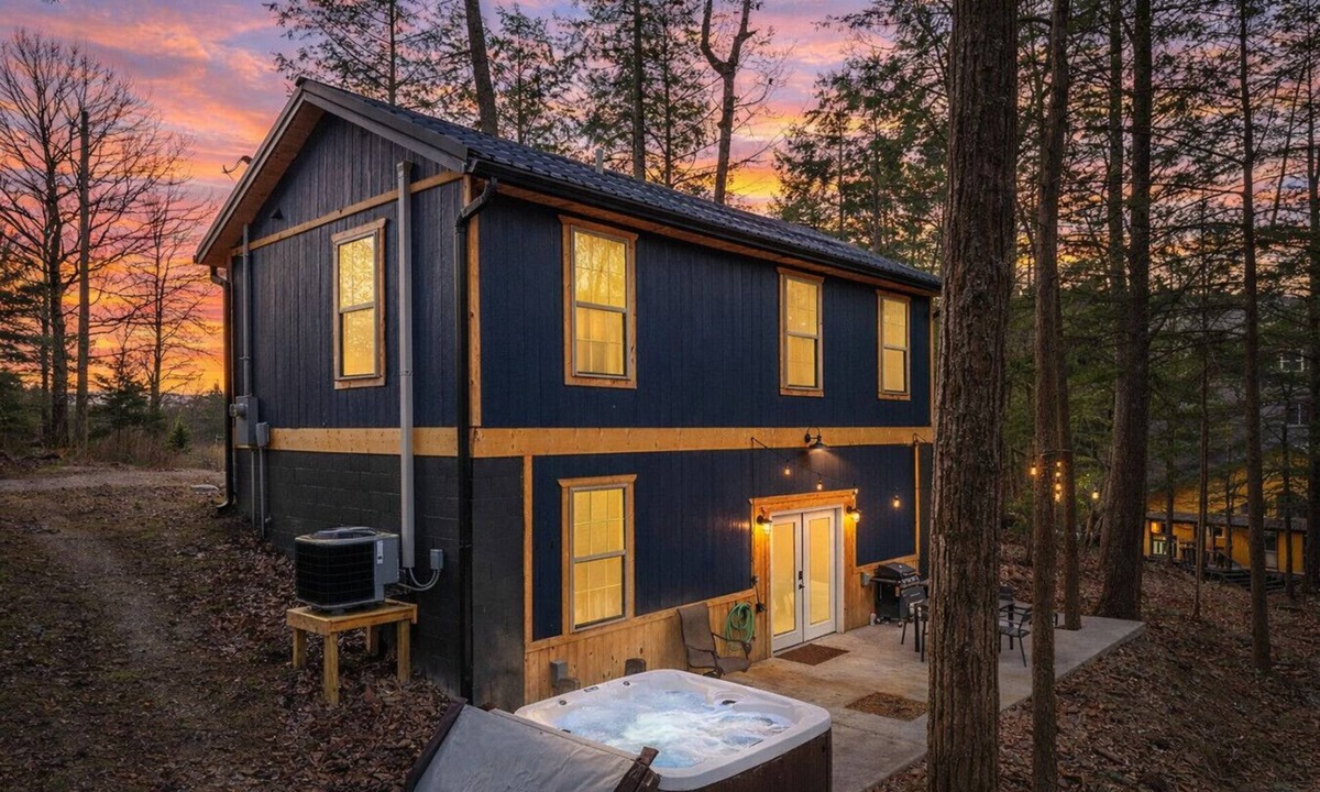 Rogers Cabin | Cloud 9 | Hot Tub Climbing Wall | Heart of Red River Gorge | Sleeps 4