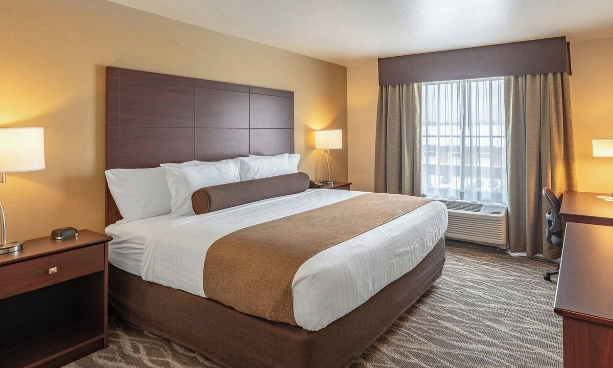 Hartford Hotel | Cobblestone Hotel & Suites - Hartford