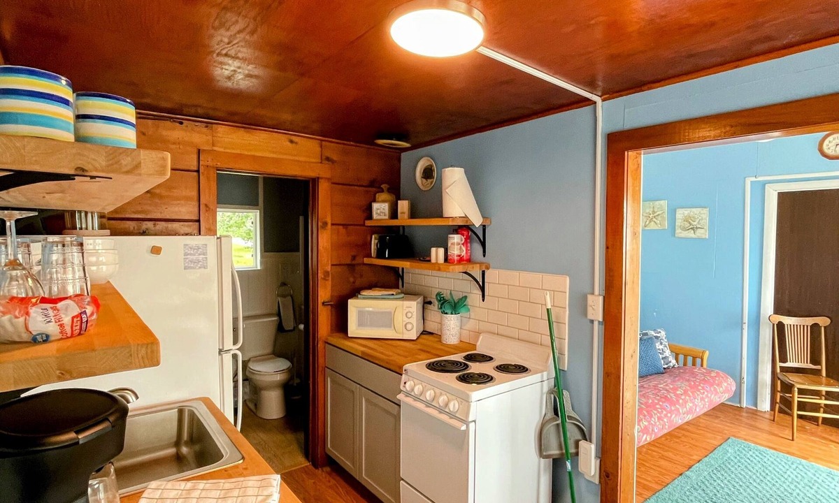 Oscoda Resort | Come up pre-season for great rates! Unit #2-one queen bed, full bathroom