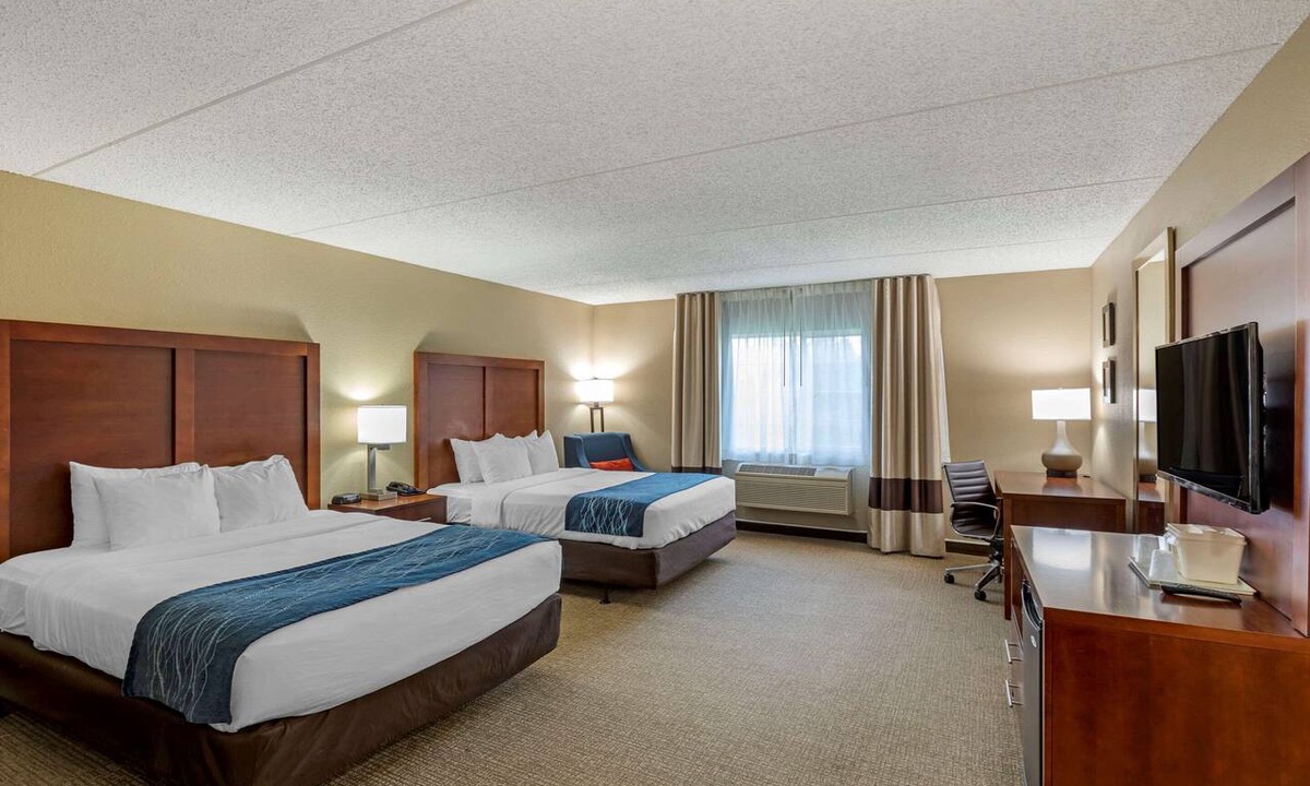 Jackson Hotel | Comfort Inn & Suites Jackson - West Bend