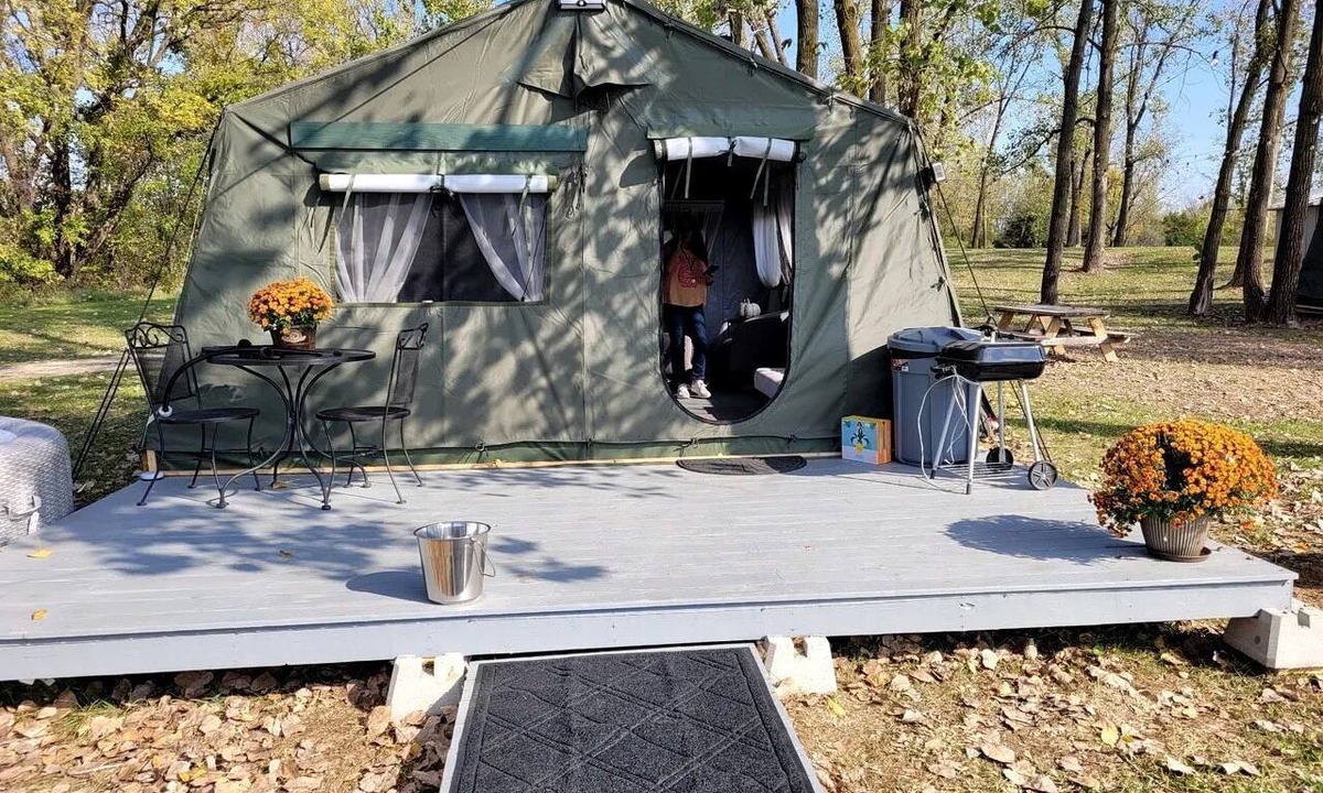 Janesville RV Rental | Comfortable, Pet Friendly Glamping Tent near Lake Charleston in Ashmore, Illinois
