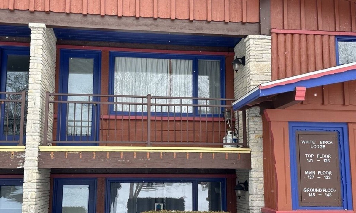 Gaylord Condo | Condo on Otsego Resort in Gaylord fun for every season. Golf an skiing