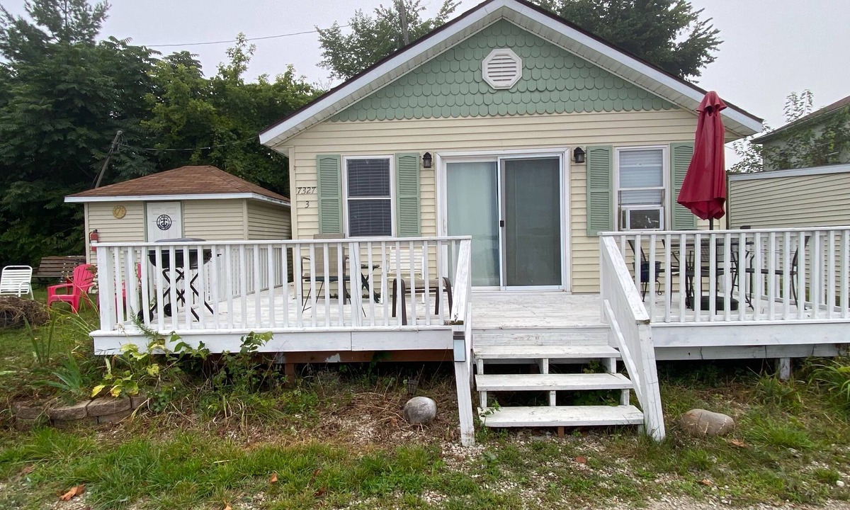 Delton Cottage | Cottages available on Beautiful Upper Crooked Lake.