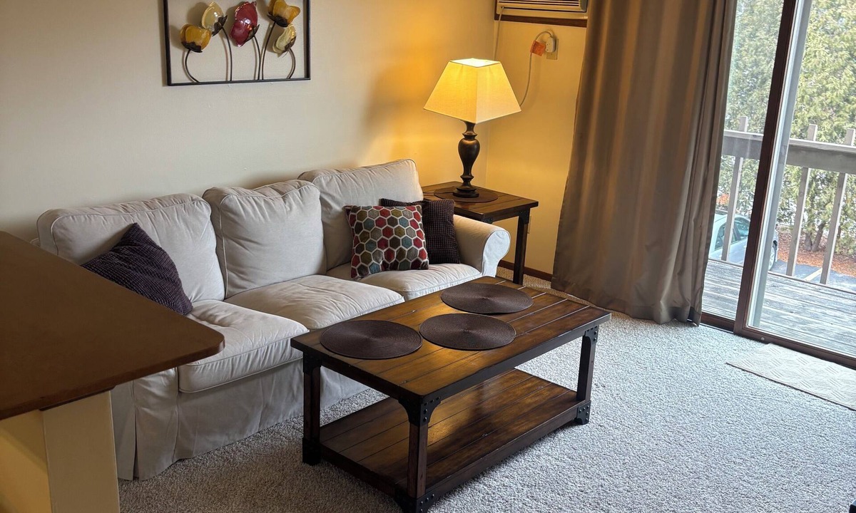 Neenah Apartment | Cozy 1-bedroom apartment in Downtown Neenah