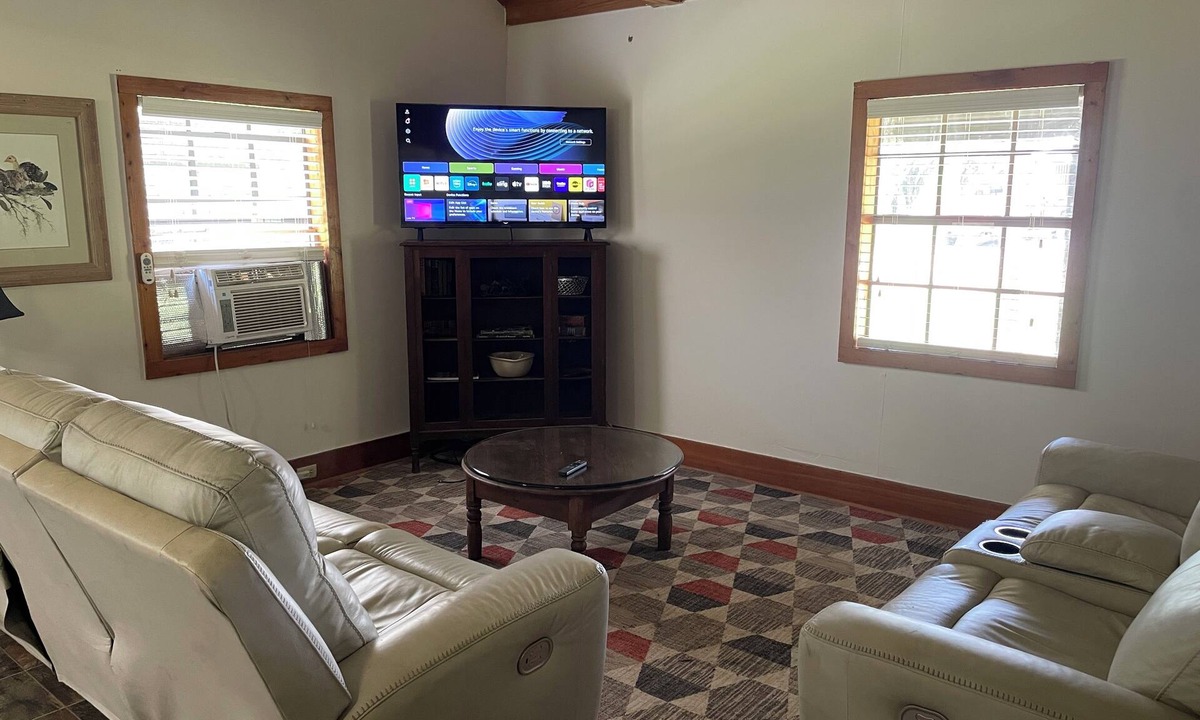 Woodville Cabin | Cozy 1-bedroom cabin 12 miles north of Woodville, 25 miles from Natchez, MS