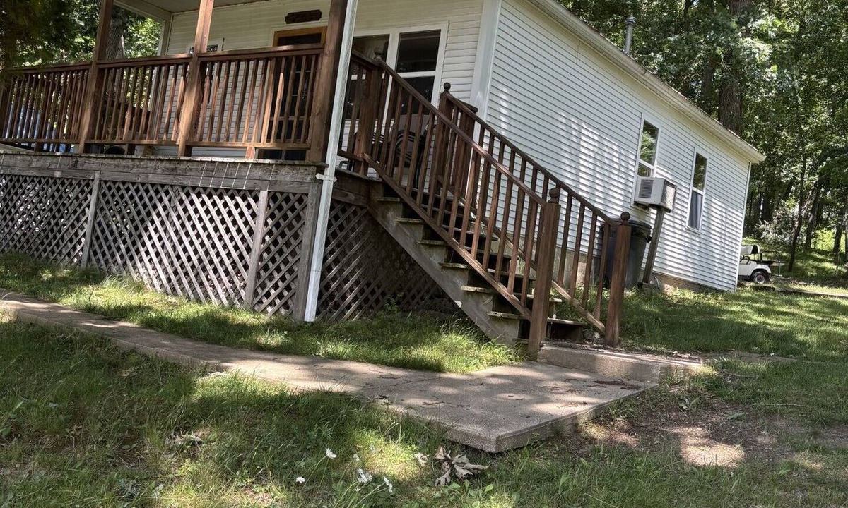 Jerome Cabin | Cozy 2-bedroom cabin on Goose Lake in beautiful Southern Michigan.