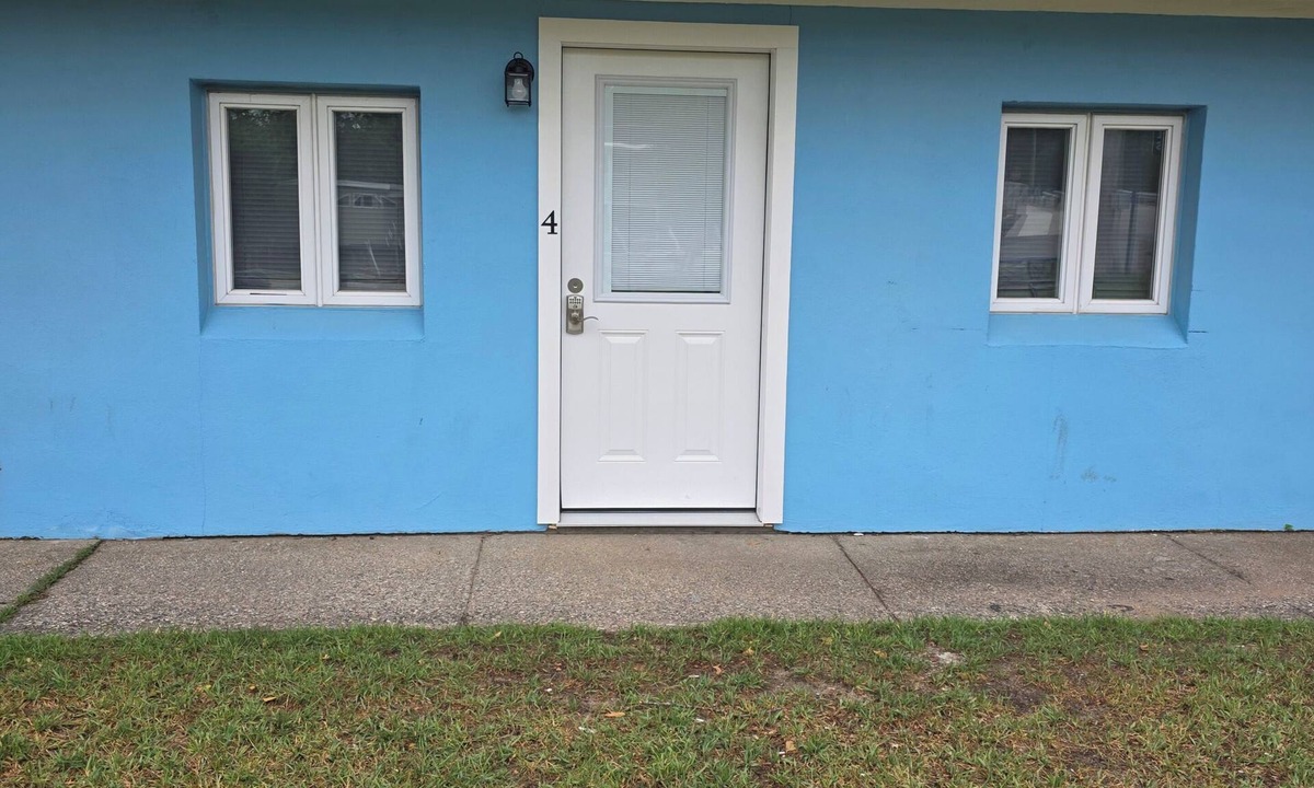 Ludington Cottage | Cozy 2-bedroom cottage # 4 in beautiful Ludington with AC