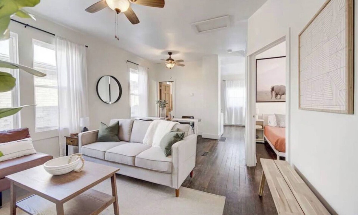 Lower East Side Apartment | Cozy 2 Bedroom Downtown Milwaukee Apartment