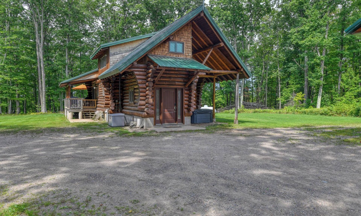 Goodman Cabin | Cozy 3-bedroom cabin in Fence near Lake Hilbert and UTV/Snowmobile Trail System