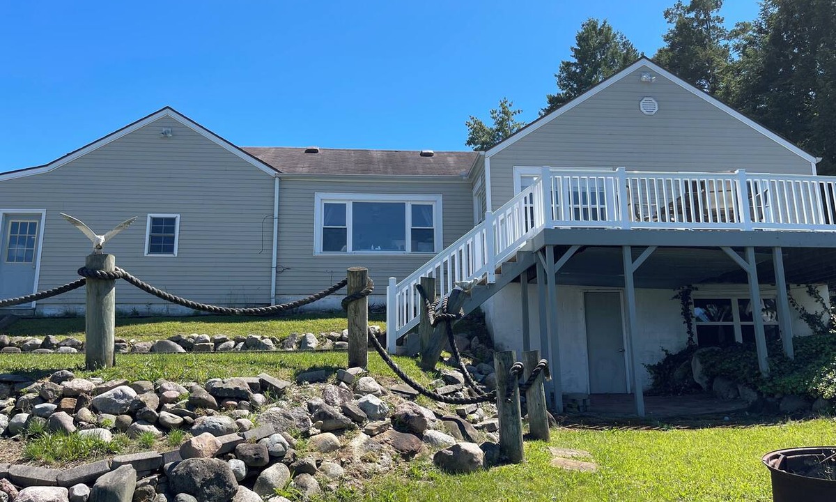 Osceola Cottage | Cozy 3-bedroom river front cottage. 22 minutes from Notre Dame stadium.