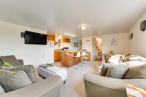 St Ignace Apartment | Cozy Apt < 1 Mi Near Lake Huron & Mackinac Island!