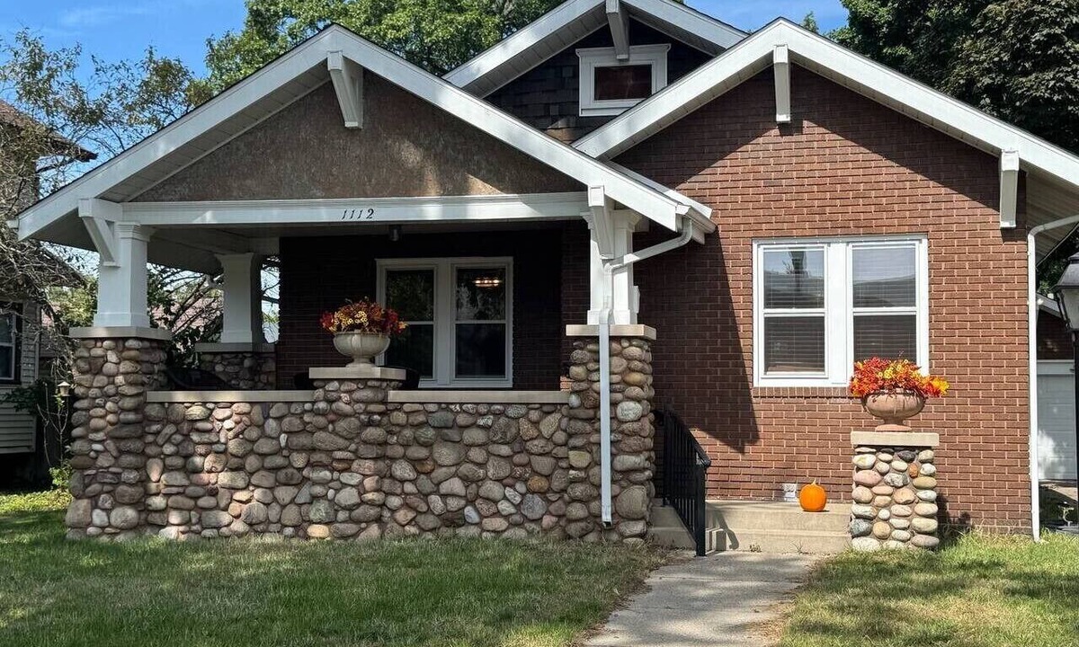 Elkhart House | `Cozy Arts & Crafts period retreat` comfy!