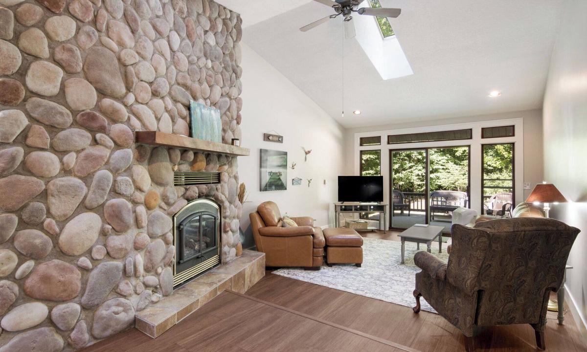Bellaire Ski Chalet | Cozy Chalet close to pool, skiing, golfing, & torch lake! Perfect for families!